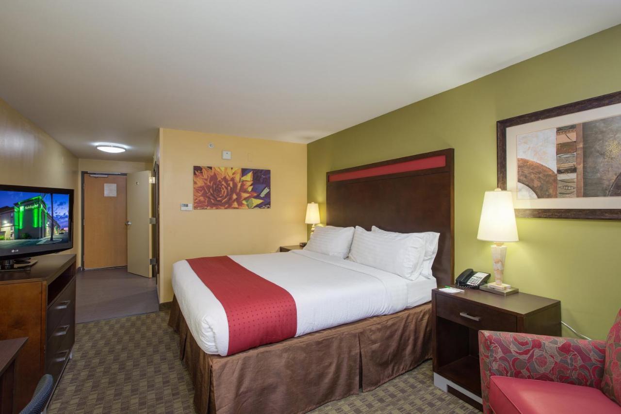 Holiday Inn North Феникс Номер фото